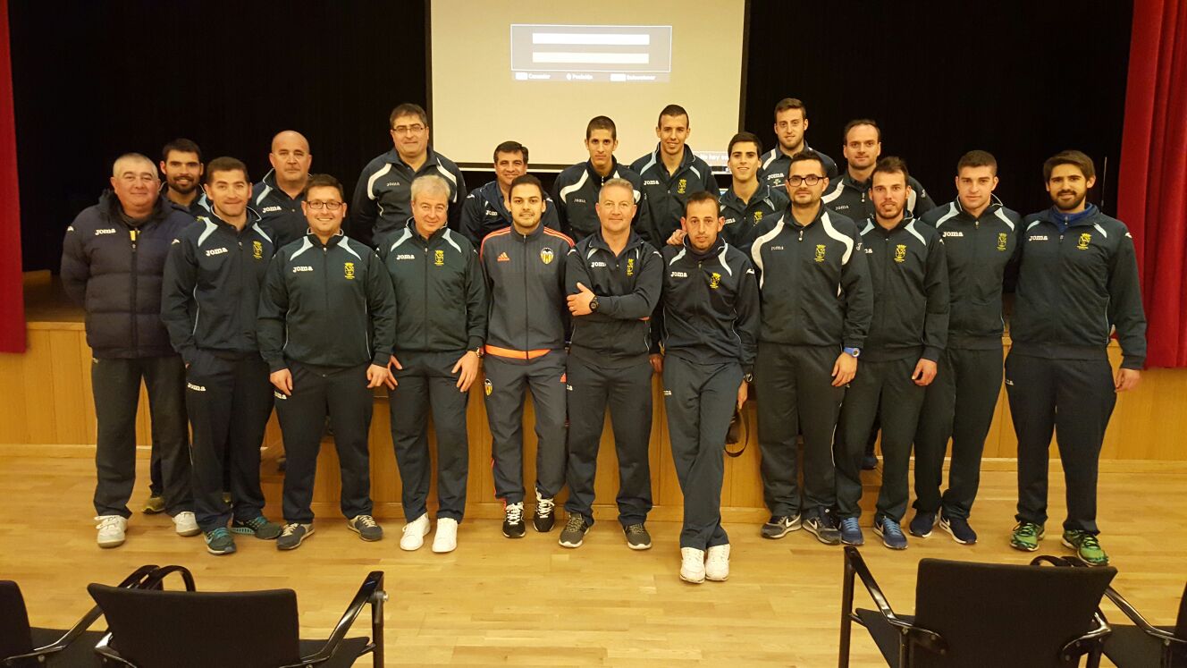 FOTO-ENTRENADORES-FORMACION-VCF-MARZO-2016 (1)