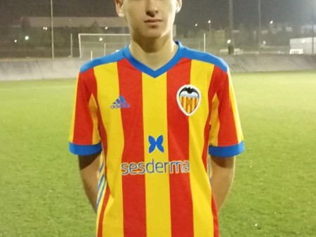 El jugador cadete Carlos Gómez convocado por el Valencia CF para jugar un torneo. 